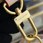 Louis Vuitton Pochette Metis East West M46914 Cream